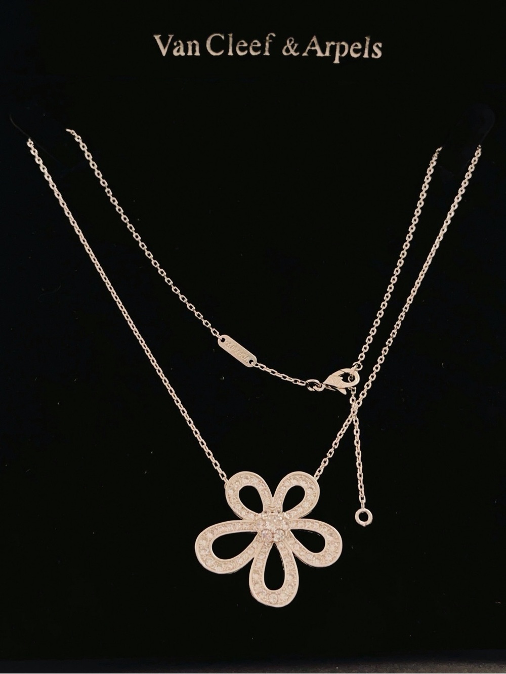 Excellent Used Condition Van Cleef & Arpels Necklacet